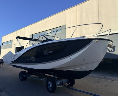 Quicksilver 875 Sundeck Quicksilver 875 Sundeck